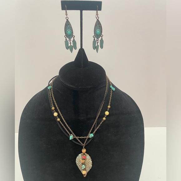 Multiple strand beaded leaf necklace and leaf drop earrings. - Picture 1 of 7
